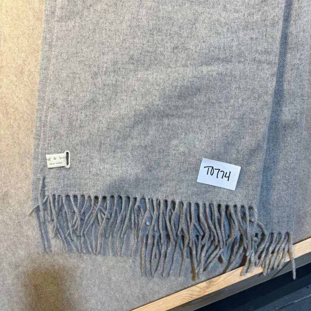 Rag & Bone New York Scarf Light Gray Wool Blend Fringe Winter Wrap‎ T0774